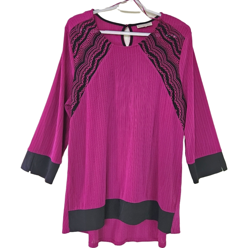 🔥Dana Buchman Magenta Black Lace Accent Top Size L/XL